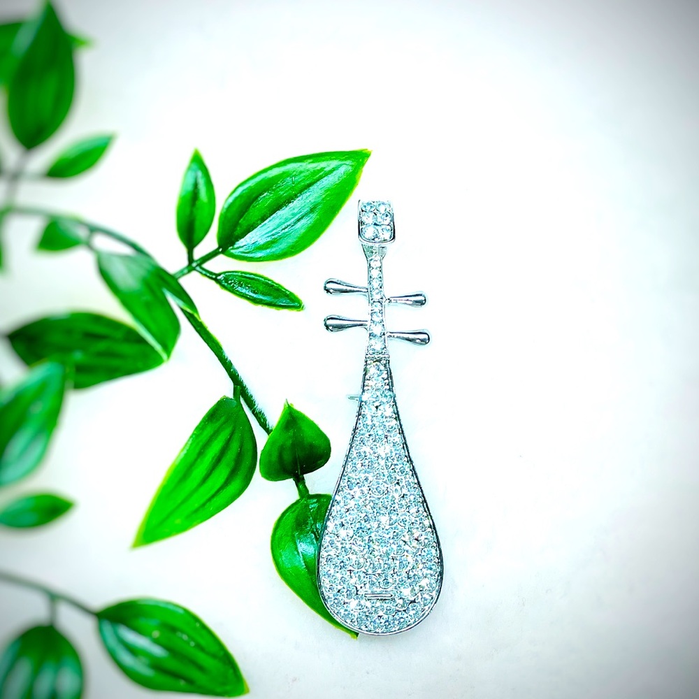 Brooch🪕